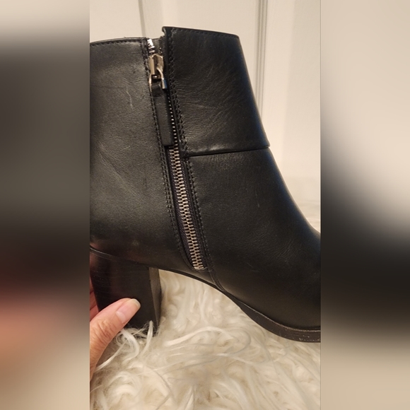 THURSDAY Boot Co Daisy Ankle Boots - Picture 4 of 6